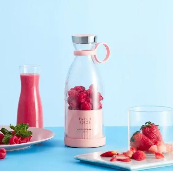 Portable Blender, USB Rechargeable Mini Juicer Blender.